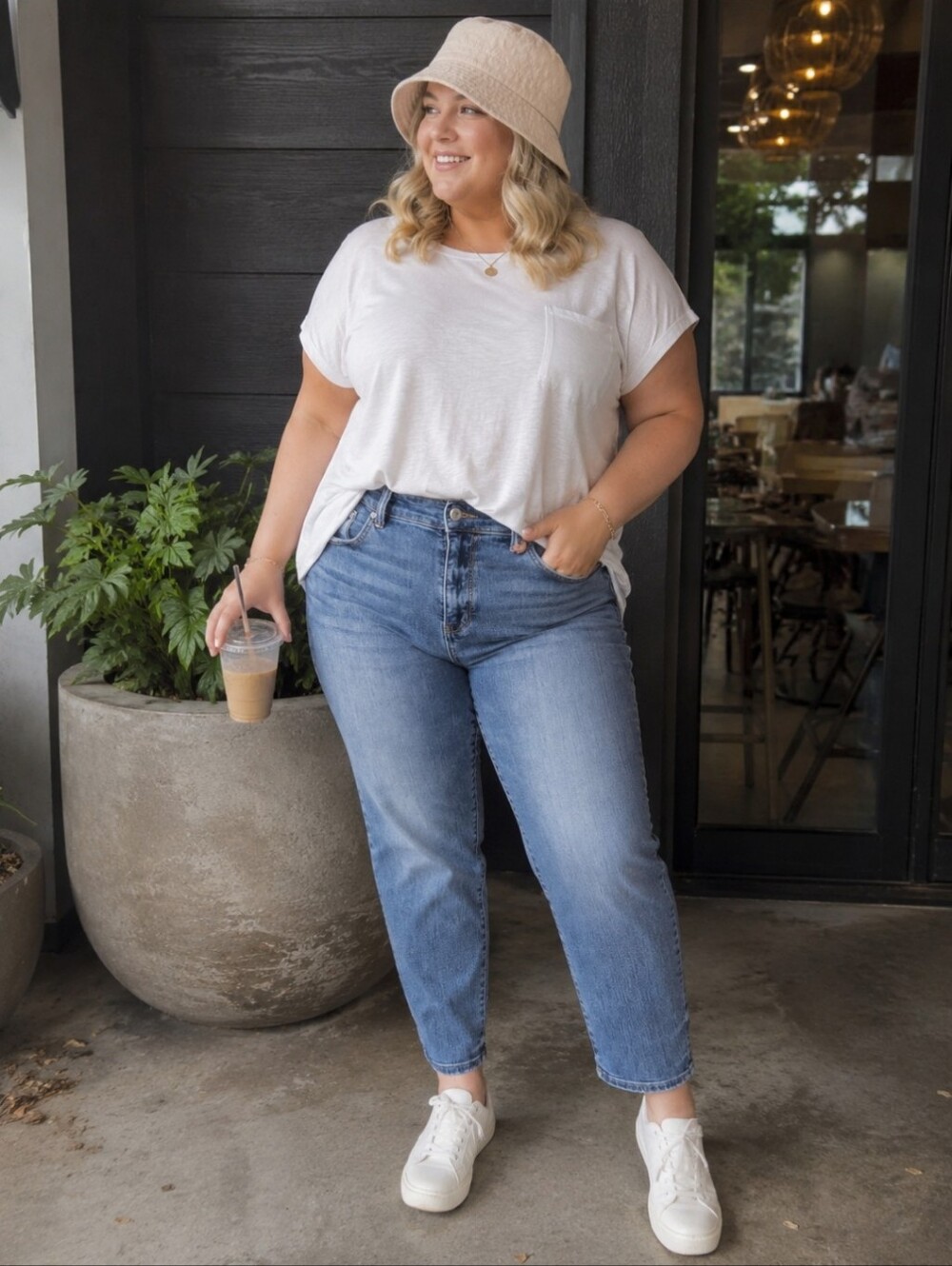 JUDY BLUE BOYFRIEND FIT ANKLE/CROPPED MID-RISE JEANS. SIZE 16W. MEDIUM BLUE WASH